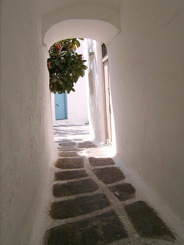 MYKONOS ALLEY 22-2-2010 5-41-25 μμ 375x500