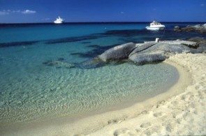 Как и многие Кикладские острова, Парос знаменит своими пляжами