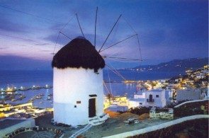 Остров Парос популярен в Греции среди молодежи