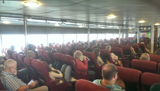 Салон парома с креслами самолетного типа
