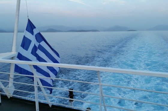 Флаг Греции на корабле