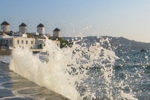 Своими ветряками в Греции особенно славится Миконос