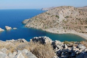Пляжи Сироса хотя и не так популярны, как пляжи Крита, зато никто не помешает наслаждаться свежим бризом и ласковым солнцем