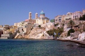 Не так давно Эрмуполис, город-сибарит, считался одним из самых крупных и богатых портов Восточного Средиземноморья
