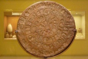 Происхождение и значение знаков, изображенных на Фестском диске до сих пор остаются загадкой для современной науки