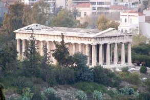 Гефестейон – один из немногих памятников античности, сохранившийся почти полностью из-за того, что в Средние века был отдан православной церкви