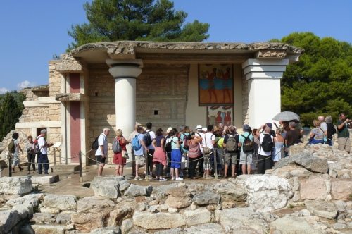 Одна из самых популярный экскурсий на Крите - посещение Кносского Дворца