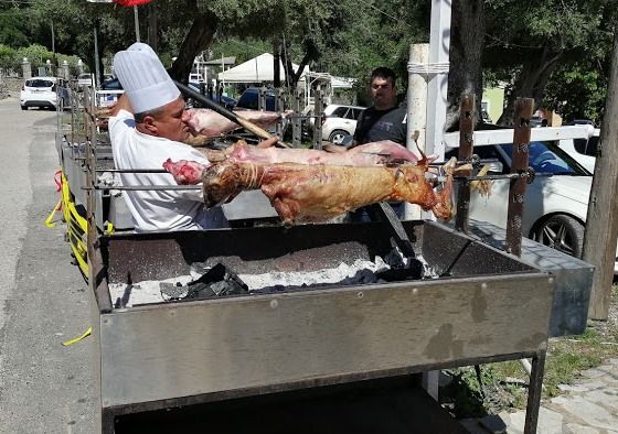 Пасхальный барашек в Греции