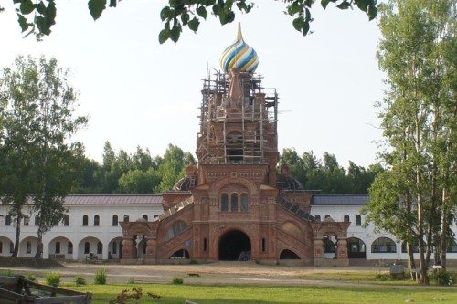 Один из самых красивых монастырей в Ярославской области