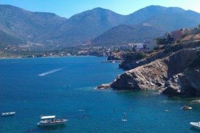 Весь Крит в августе – это нескончаемые праздники – светские и религиозные. Однако принимать ли в них участие или выбрать уединенный романтический отдых - решать Вам