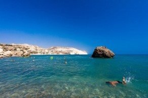 Погода на Кипре в июне уже совсем летняя – воздух  прогревается до +26С +28С , а температура воды в море от +20С в начале месяца до +24С к концу июня