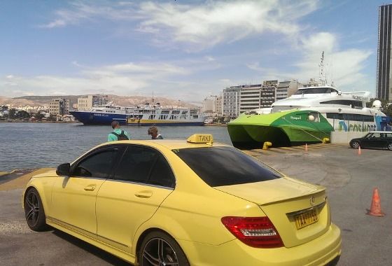Такси в порту Пирей