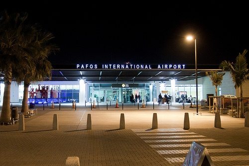 Центральный вход в аэропорт Пафос