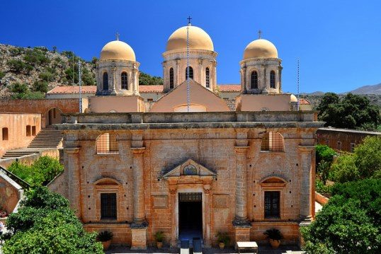 Агия Триада – один из самых богатых и ухоженных монастырей Крита