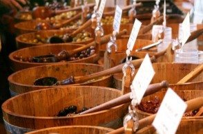 На греческие базары попадает меньше 10% собранных оливок