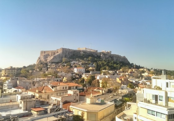 Акрополь хорошо просматривается из любого уголка центра Афин