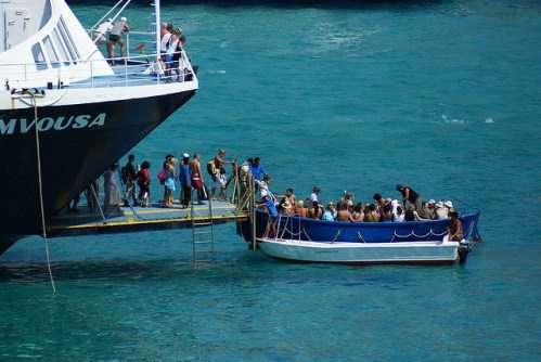 Туристы добираются до бухты Балос