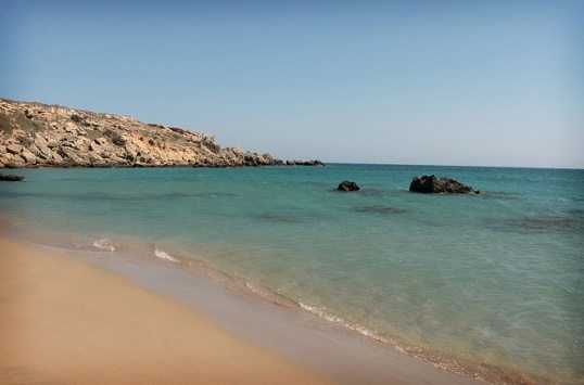 Средиземноморская сторона мыса Прасониси на Родосе более спокойная