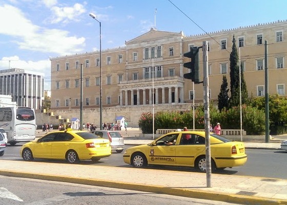 Такси на площади Синтагма, Афины